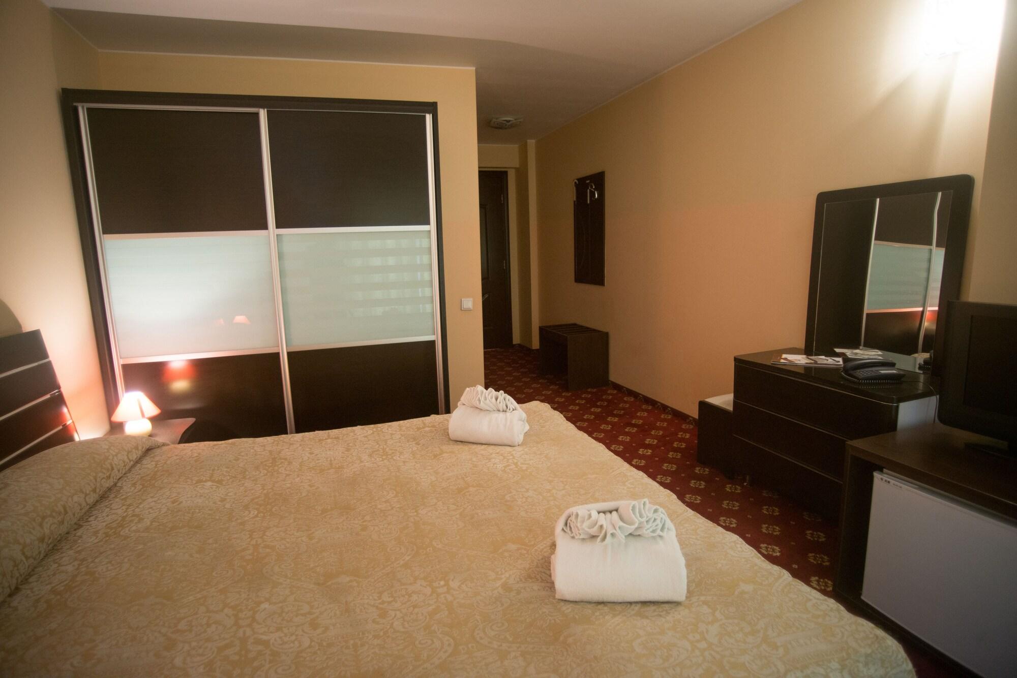 Hotel Regal ブラショフ エクステリア 写真